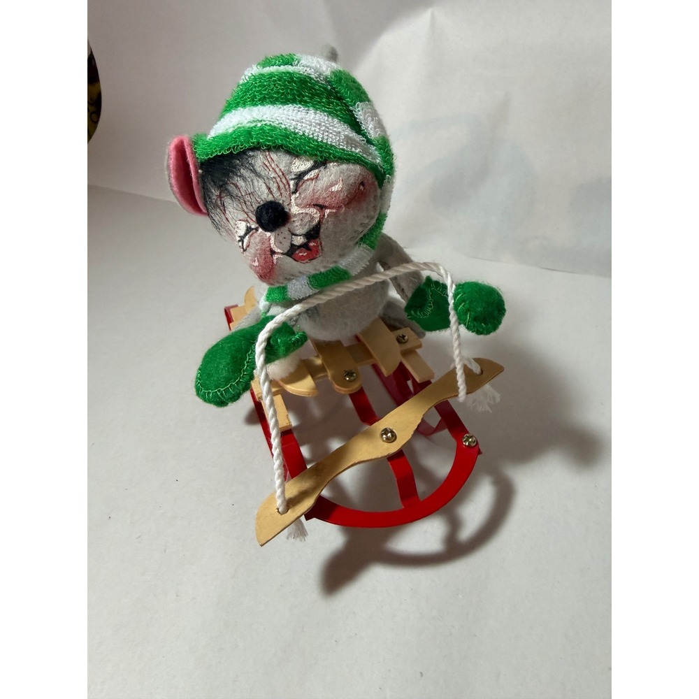 Annalee 1992 Grey Mouse on Wooden Sled Green Striped Hat Winter Holiday Doll‎